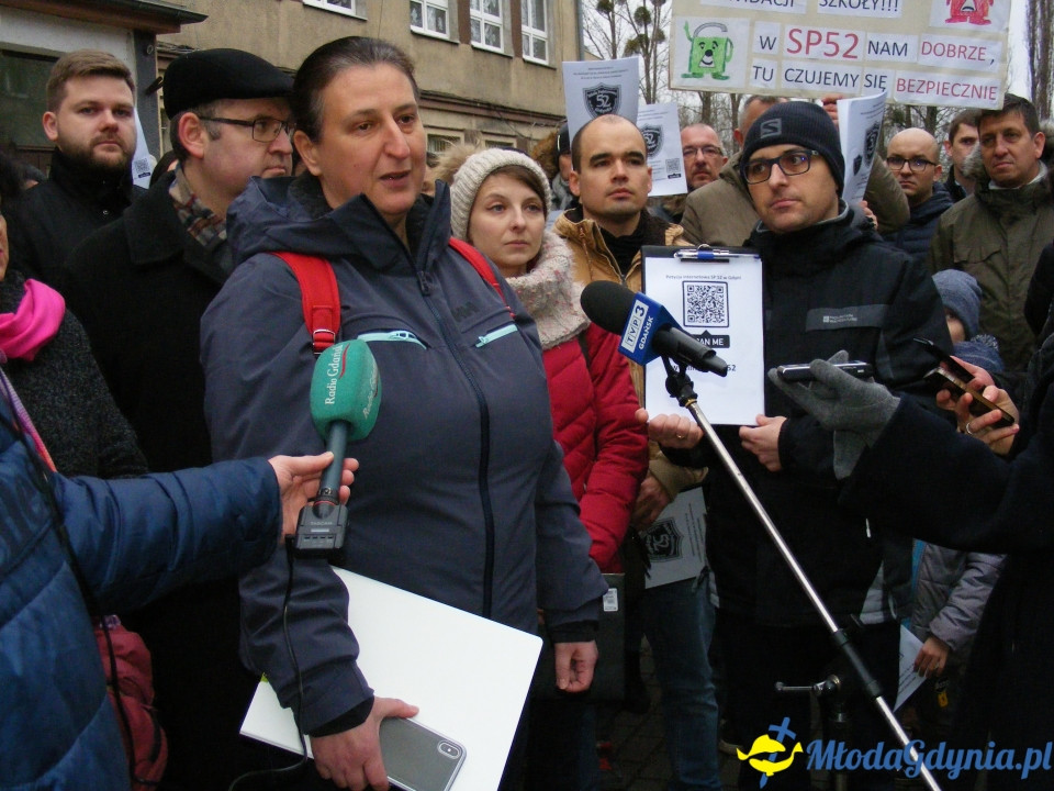 SP 52 - protest przed szkołą 03.01.2019