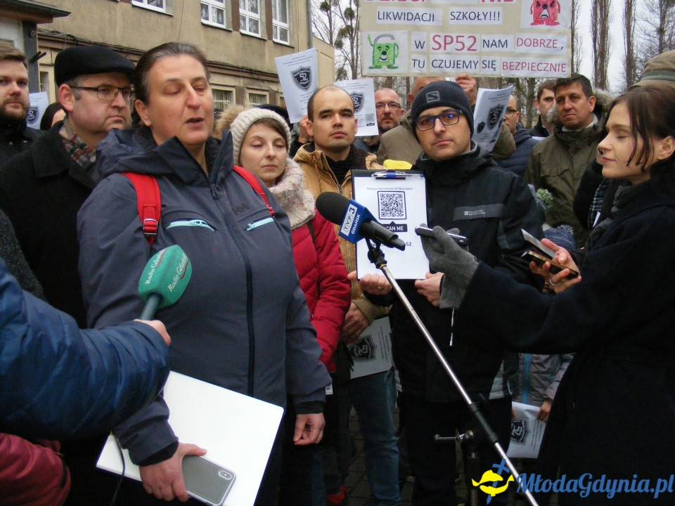 SP 52 - protest przed szkołą 03.01.2019