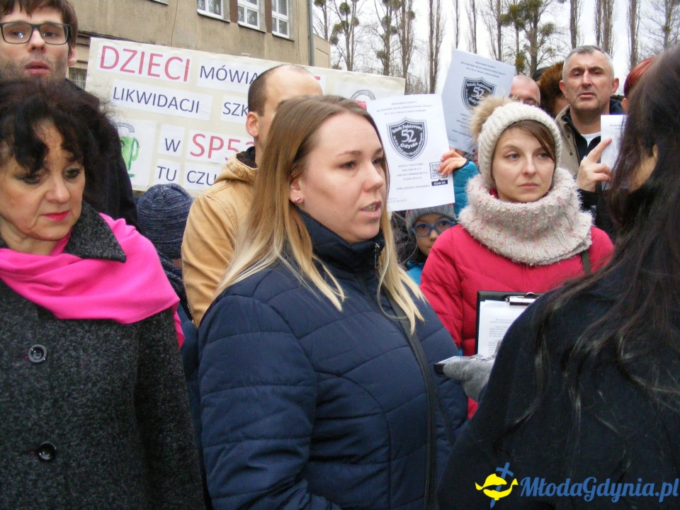 SP 52 - protest przed szkołą 03.01.2019