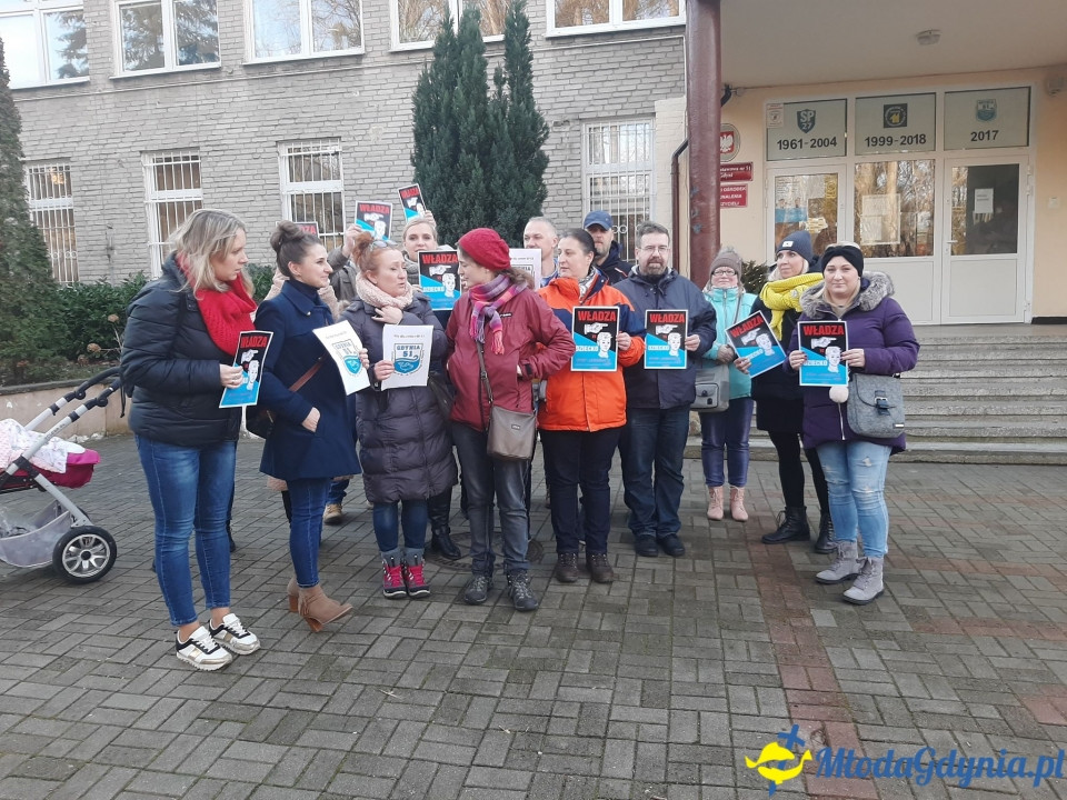 SP 51 - protest przed szkołą 09.01.2020