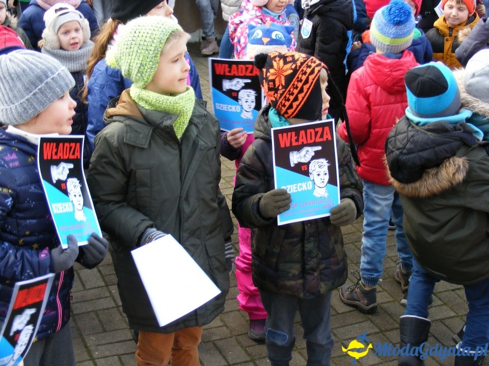 SP 51 - protest przed szkołą 09.01.2020