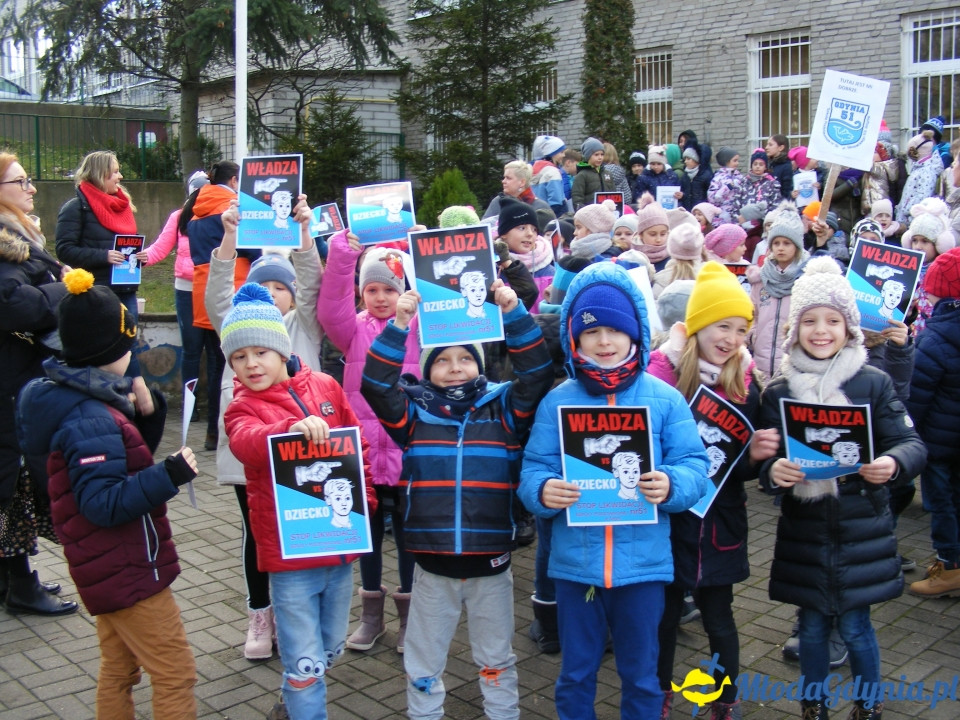 SP 51 - protest przed szkołą 09.01.2020