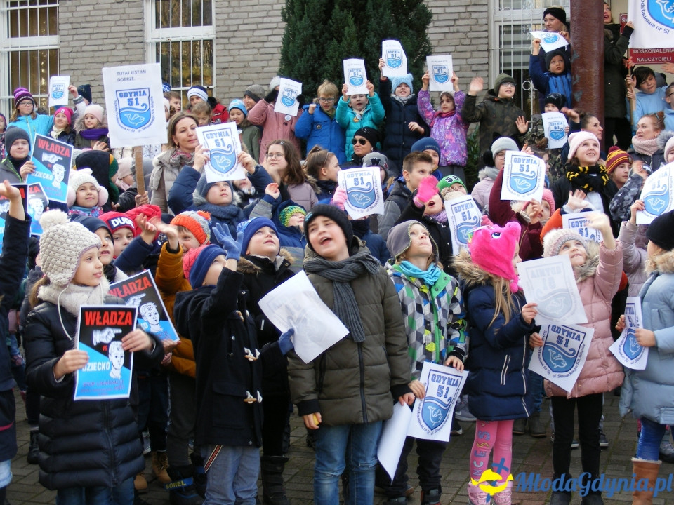 SP 51 - protest przed szkołą 09.01.2020