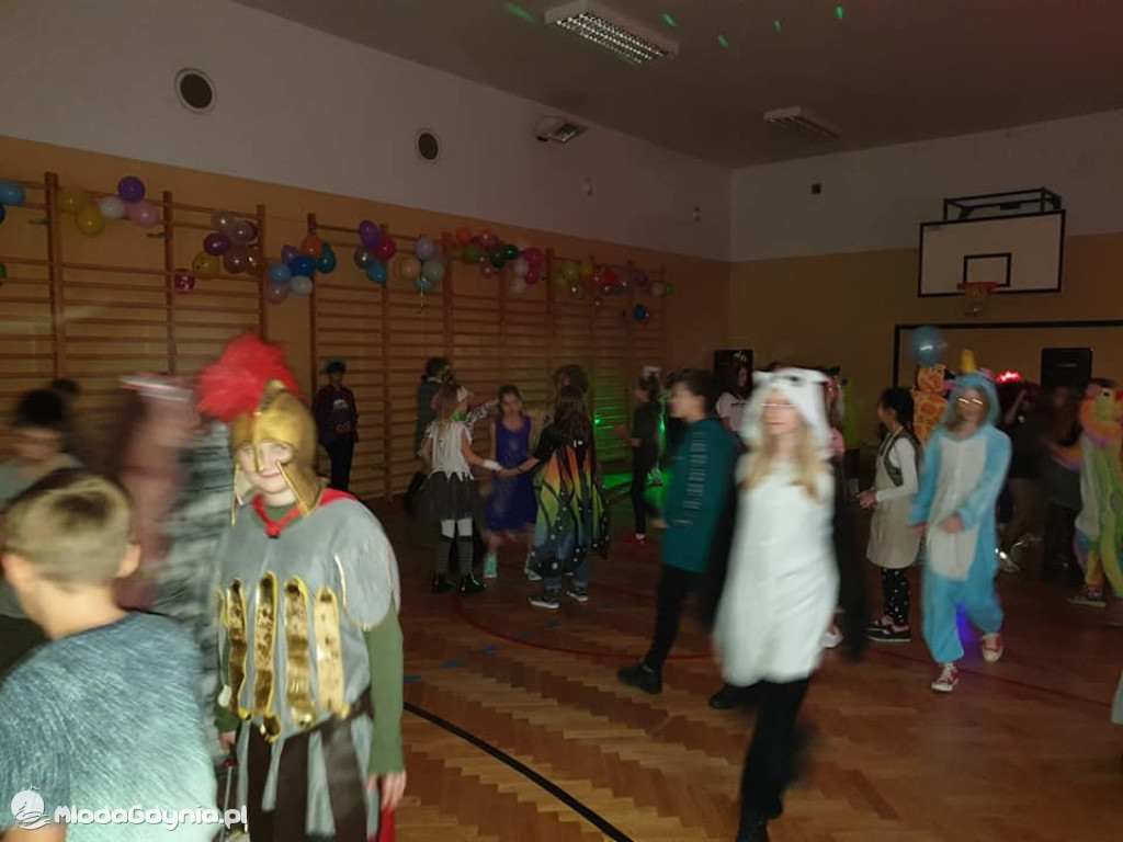 SP 18 - Bal karnawałowy klas starszych