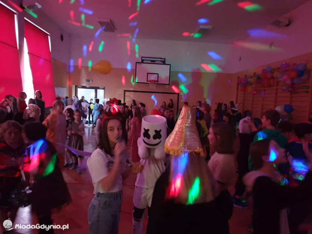 SP 18 - Bal karnawałowy klas starszych