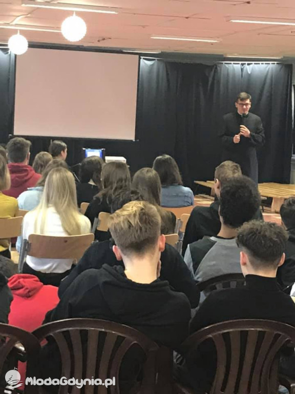 IX LO - Szkolne Rekolekcje prowadzone przez ks. Łukasza Grelewicza