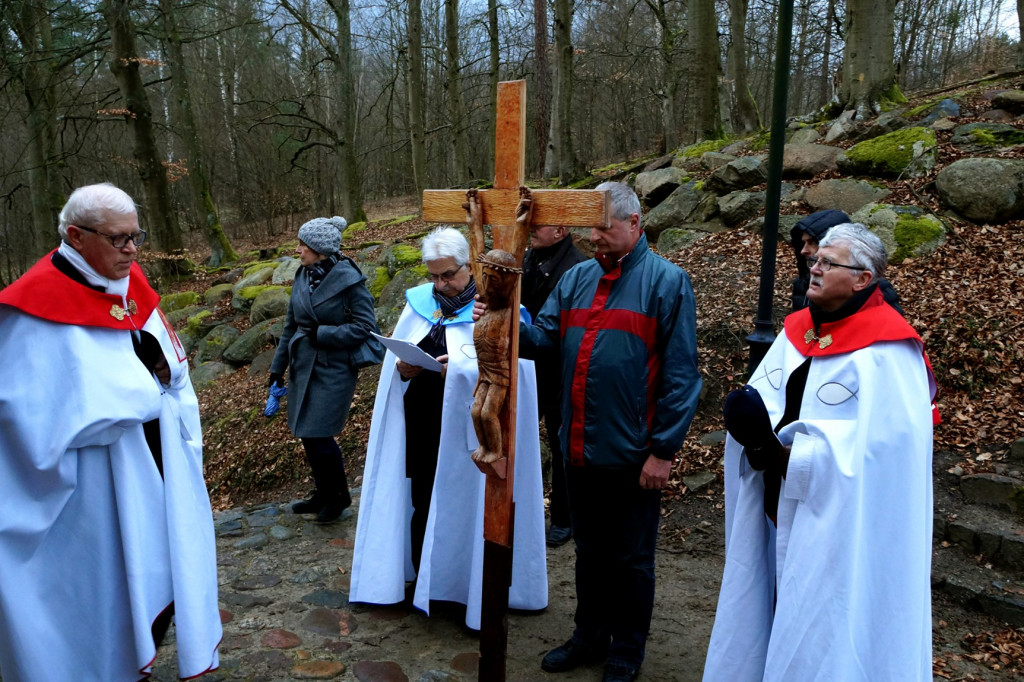 Wejherowo - droga krzyzowa w intencji 10 letniego chłopca