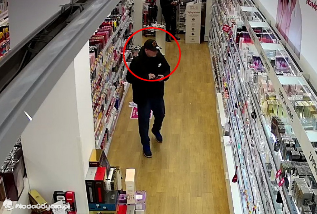 Policja poszukuje sprawców kradzieży 31.03.2020