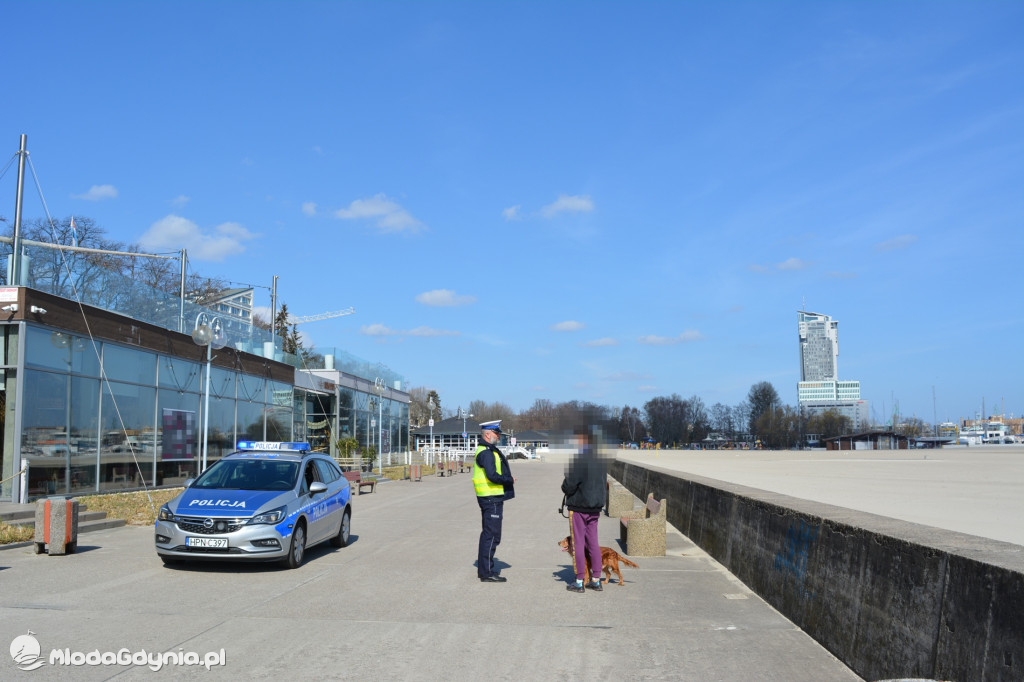 KM Policji Gdynia - Niedzielne działania na terenie Gdyni w związku z epidemią koronawirusa