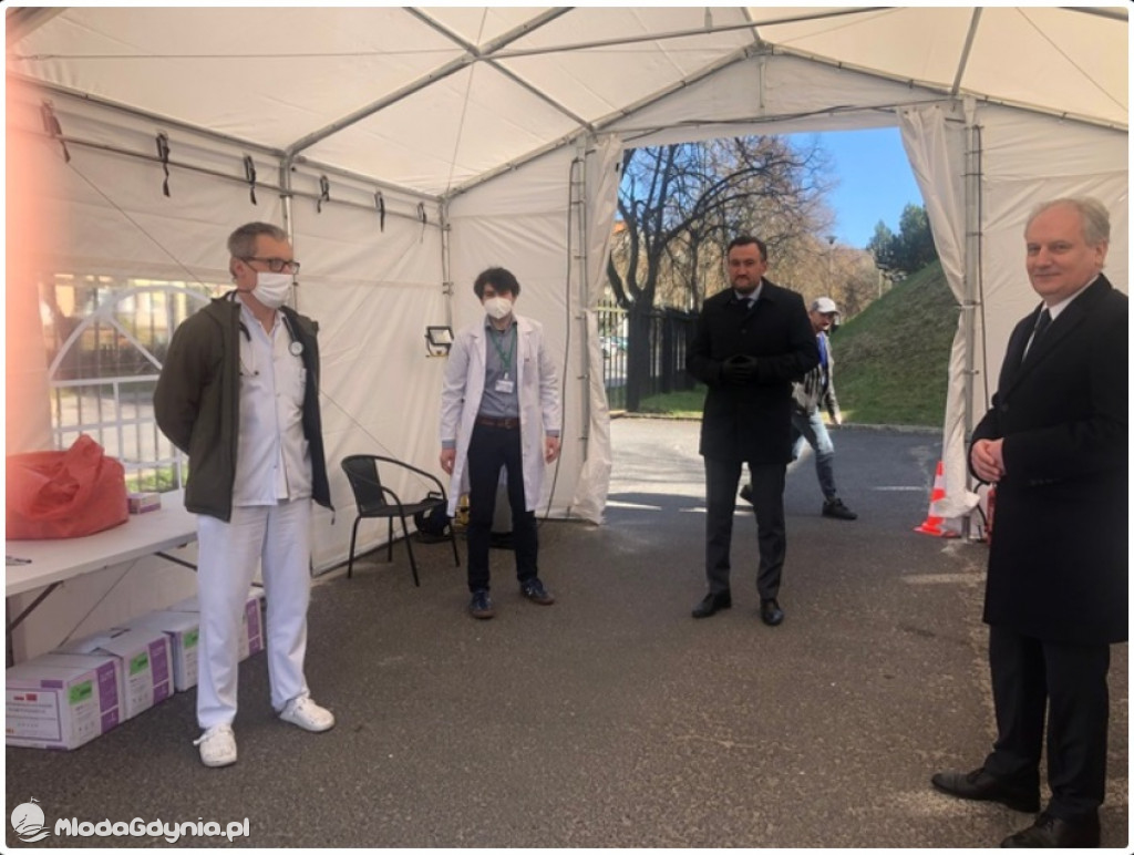 Centrum testowe COVID-19 drive-thru przy IMMiT GUMed