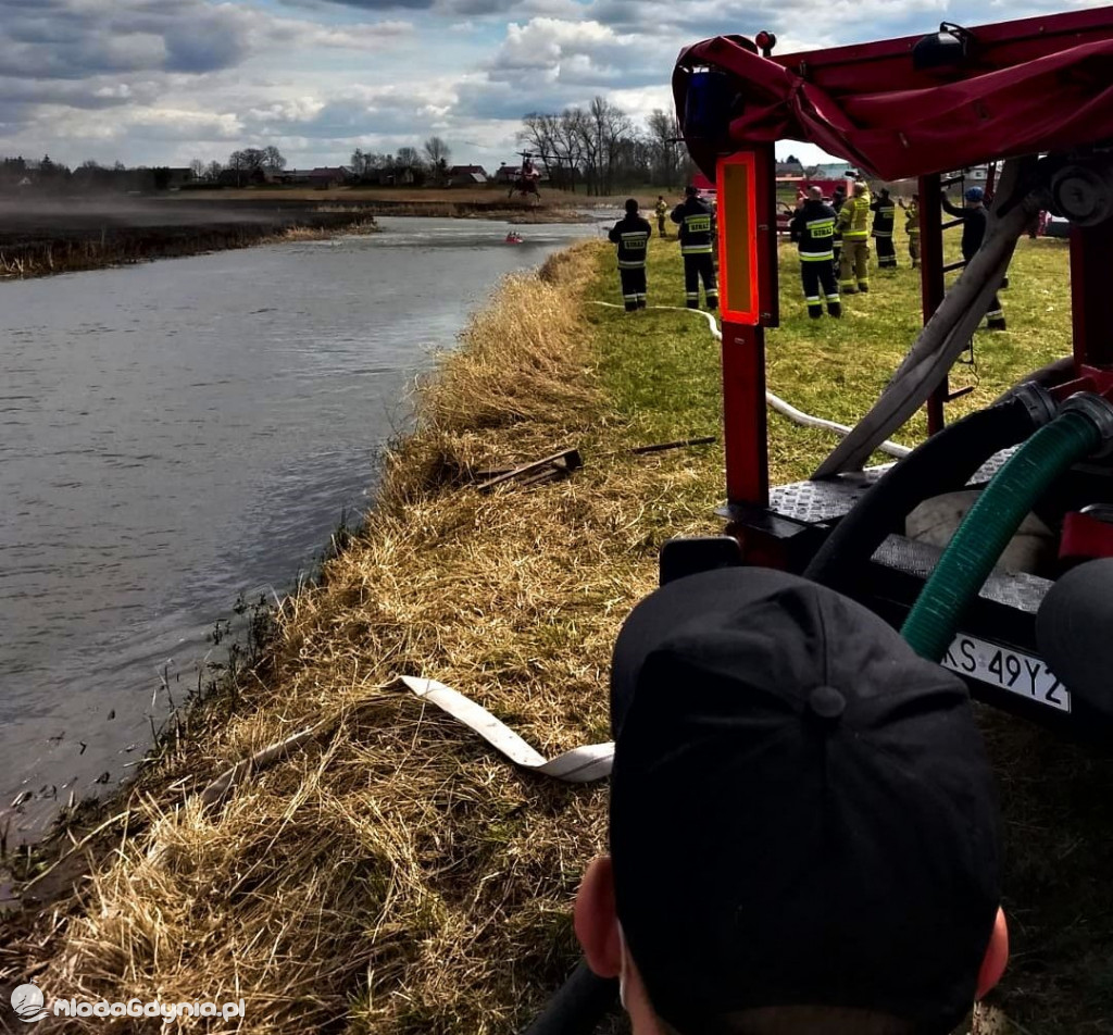 Gdyńscy strażacy gasili Biebrzański Park Narodowy