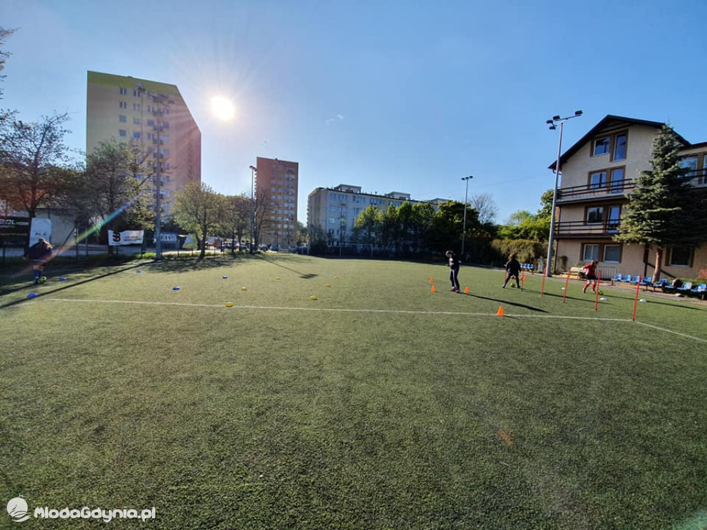 Młodzi sportowcy rozpoczynają treningi