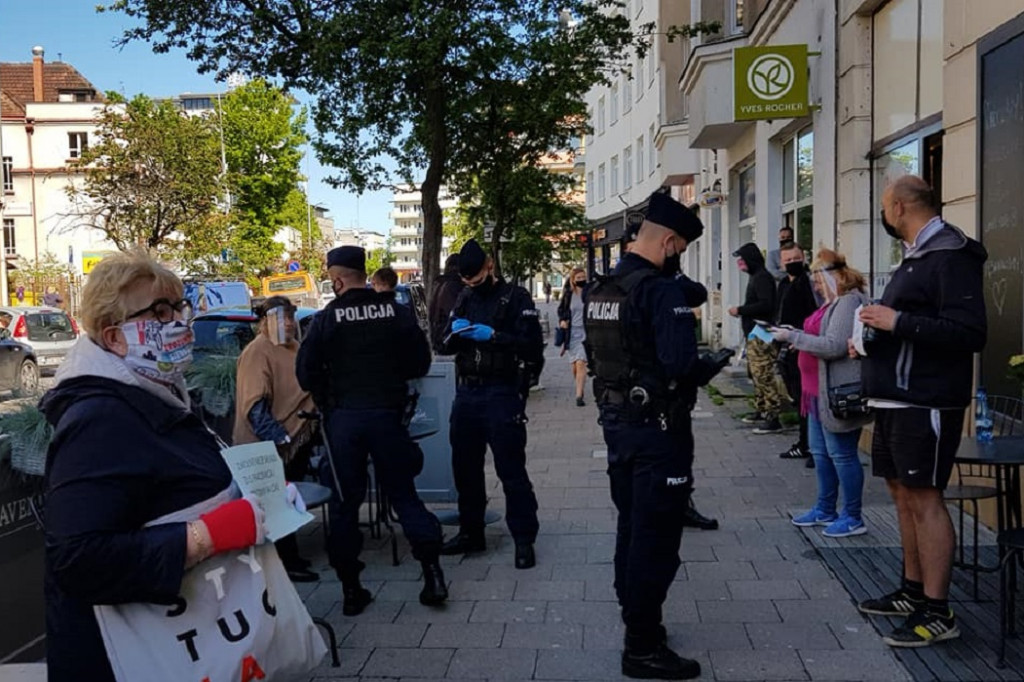 Protest przedsiębiorców przed biurem PiS 20.05.2020