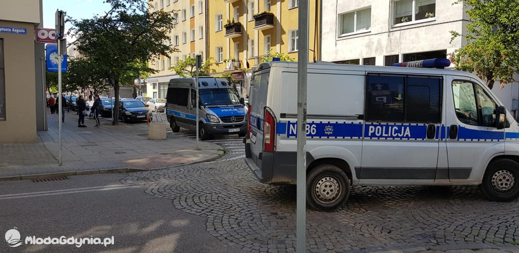 Protest przedsiębiorców przed biurem PiS 20.05.2020