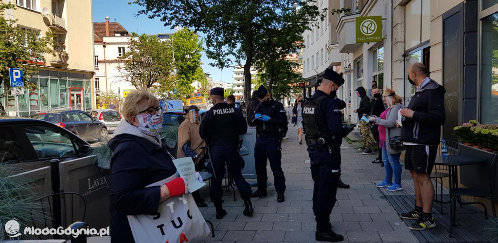 Protest przedsiębiorców przed biurem PiS 20.05.2020