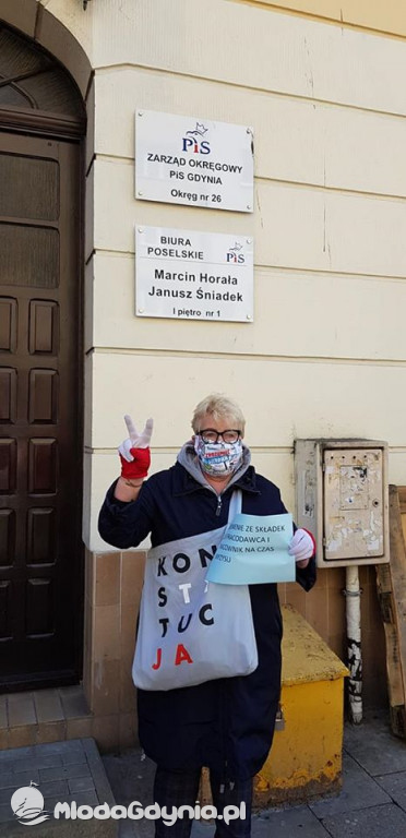 Protest przedsiębiorców przed biurem PiS 20.05.2020