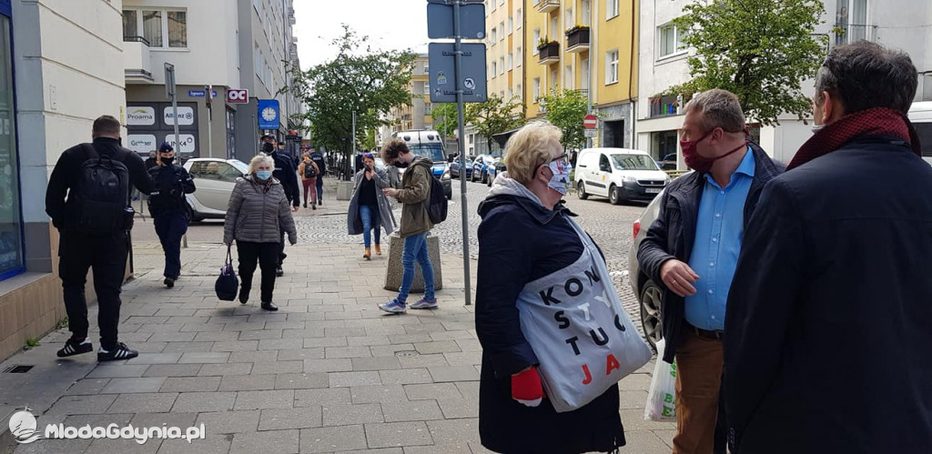 Protest przedsiębiorców przed biurem PiS 20.05.2020