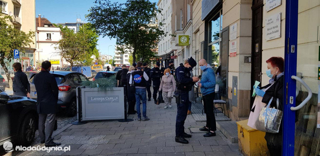 Protest przedsiębiorców przed biurem PiS 20.05.2020