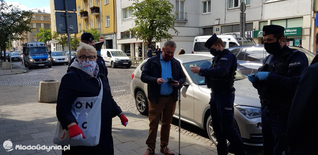 Protest przedsiębiorców przed biurem PiS 20.05.2020