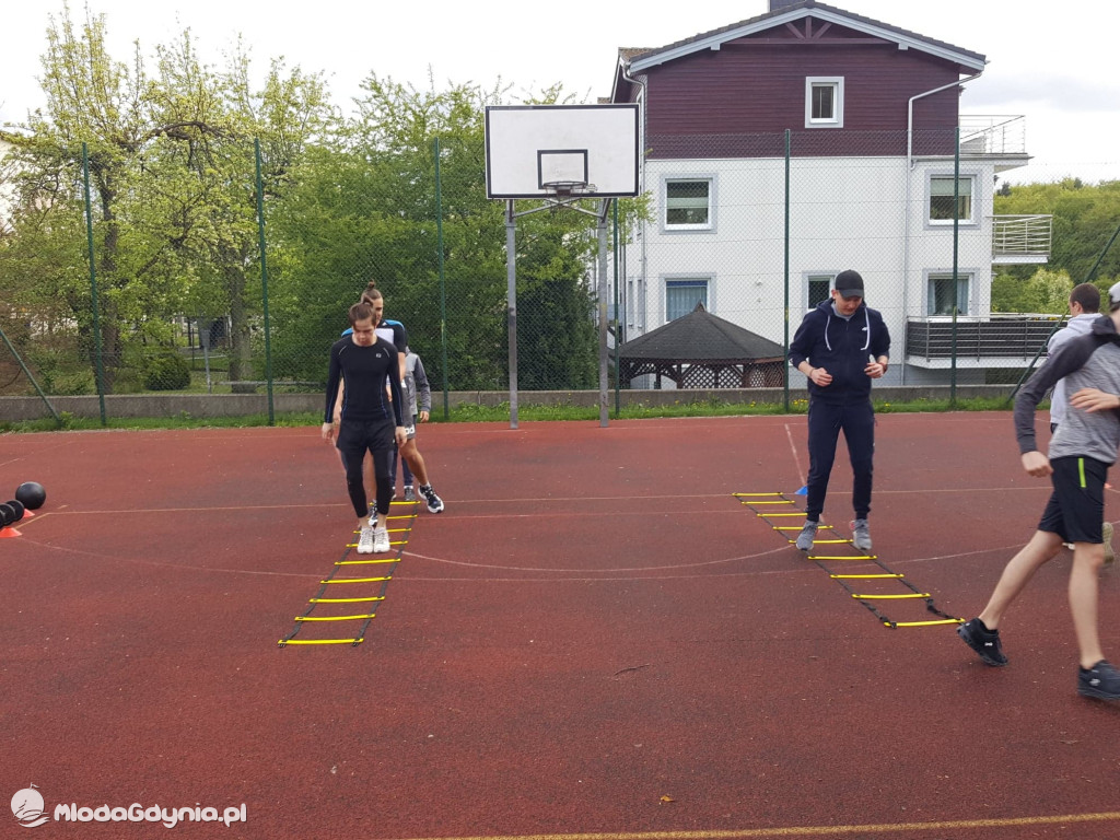 UKS 7 - Treningi online, na świeżym powietrzu