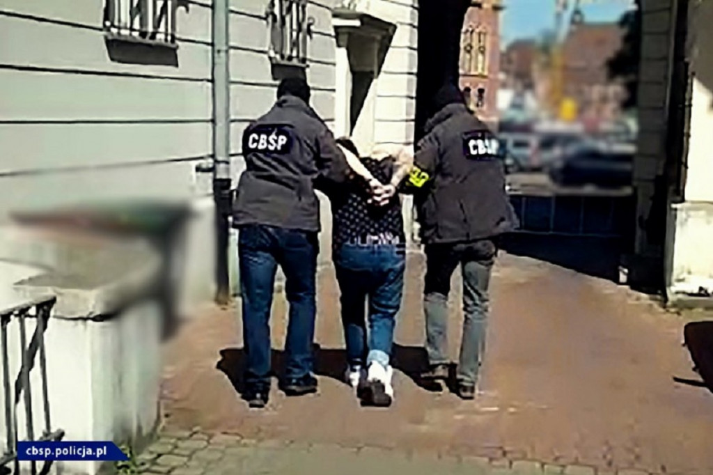 Rozbity gang fałszerzy funtów