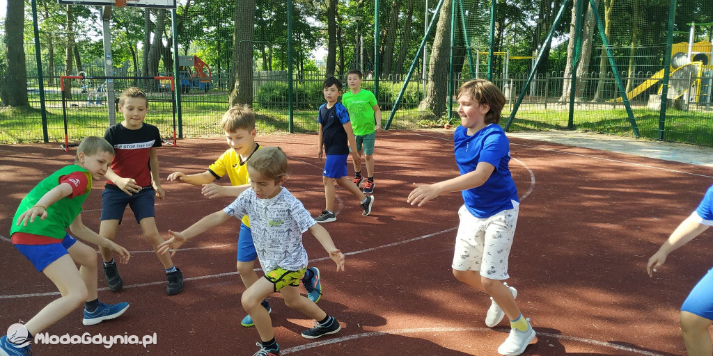 APR Gdynia - najmłodsi adepcie piłki ręcznej trenują pod okiem Marcina Pilcha