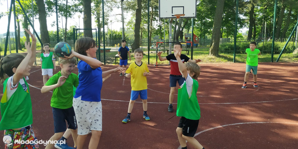 APR Gdynia - najmłodsi adepcie piłki ręcznej trenują pod okiem Marcina Pilcha