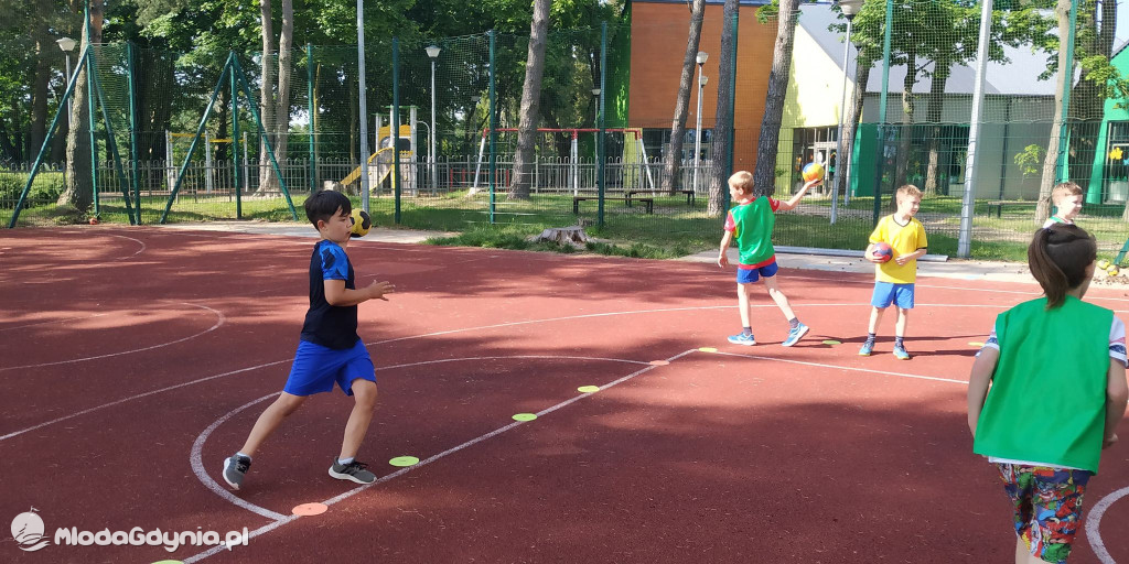 APR Gdynia - najmłodsi adepcie piłki ręcznej trenują pod okiem Marcina Pilcha