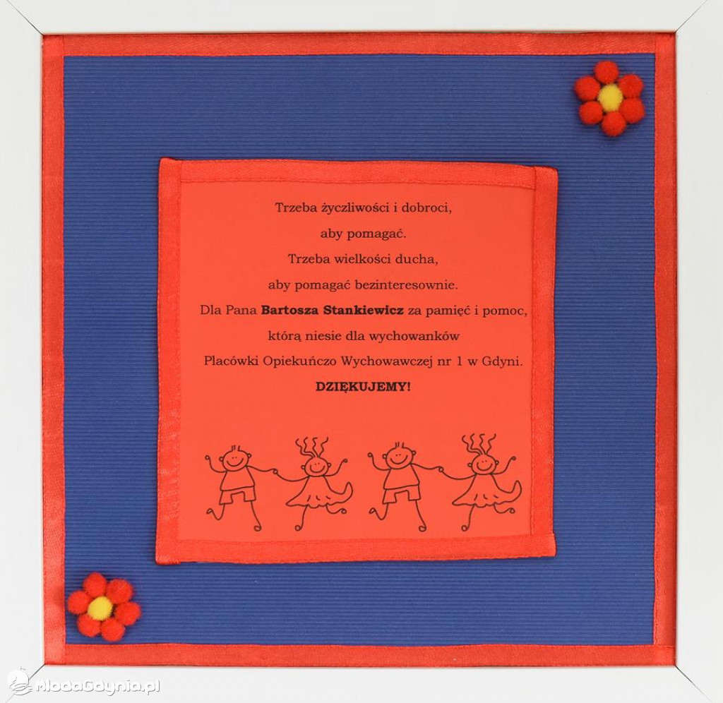 Podchorążowie osłodzili życie dzieciom