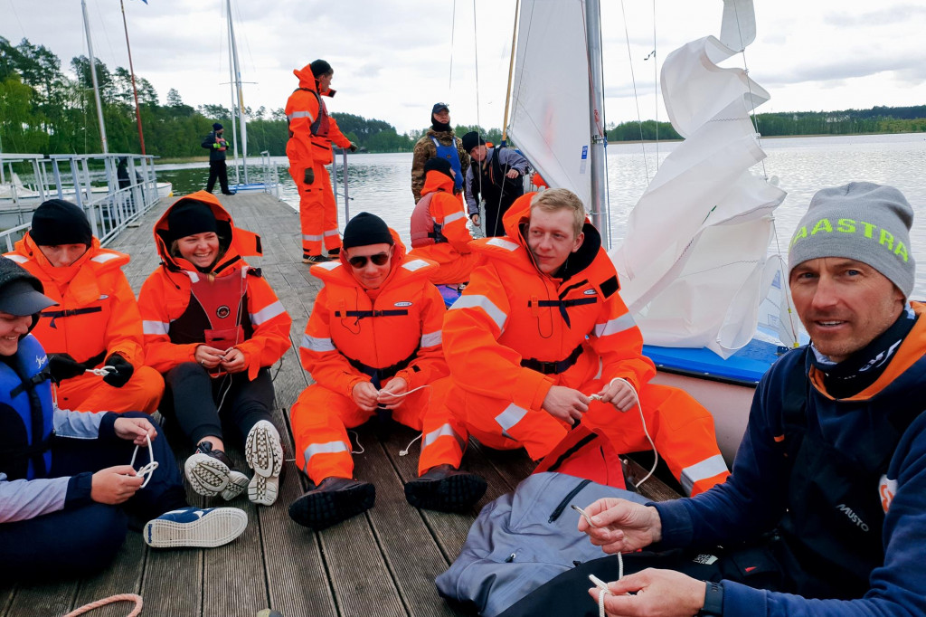 Podchorążowie uczyli się żeglować