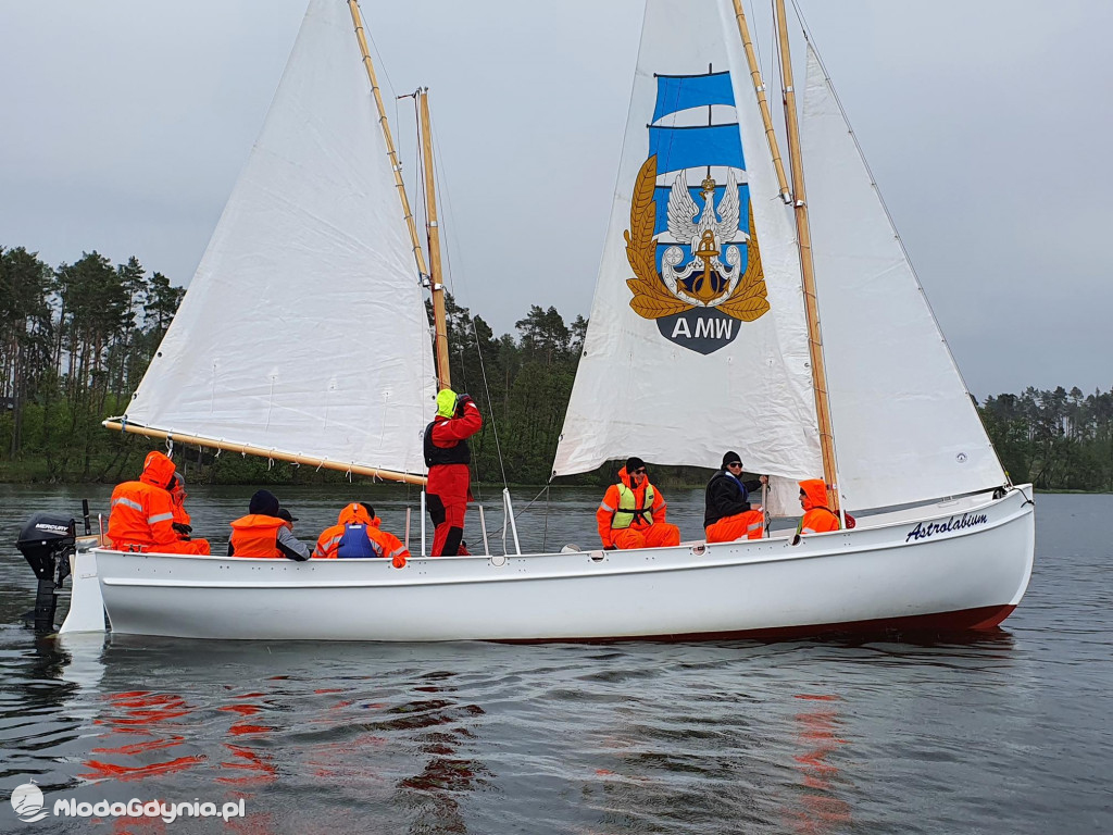 Podchorążowie uczyli się żeglować