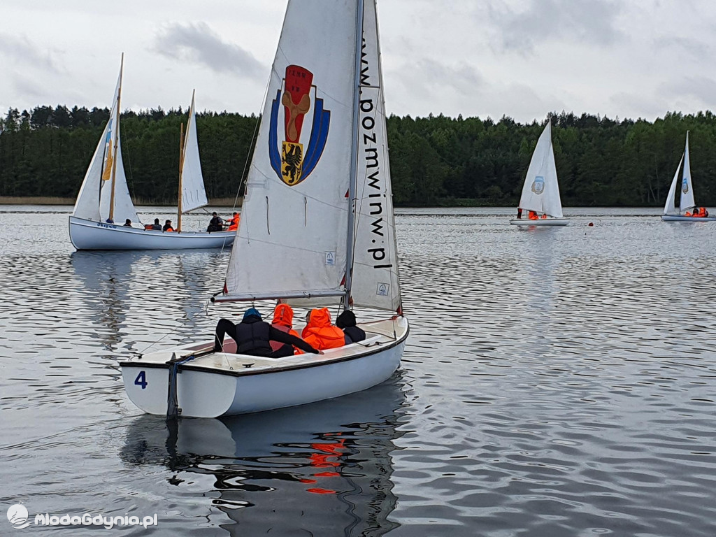 Podchorążowie uczyli się żeglować