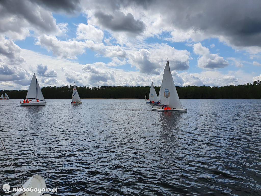 Podchorążowie uczyli się żeglować