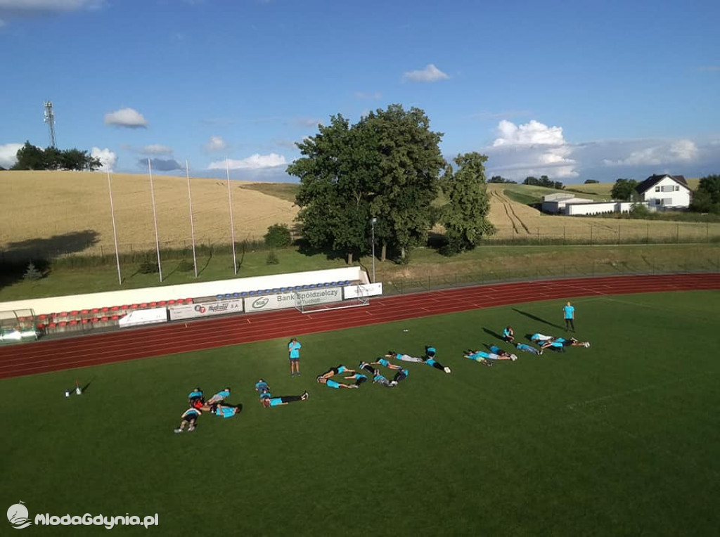 Klub Lekkoatletyczny Gdynia - Kolejny rok w koszulki zaopatruje klub niezastąpiona firma Haftmarket