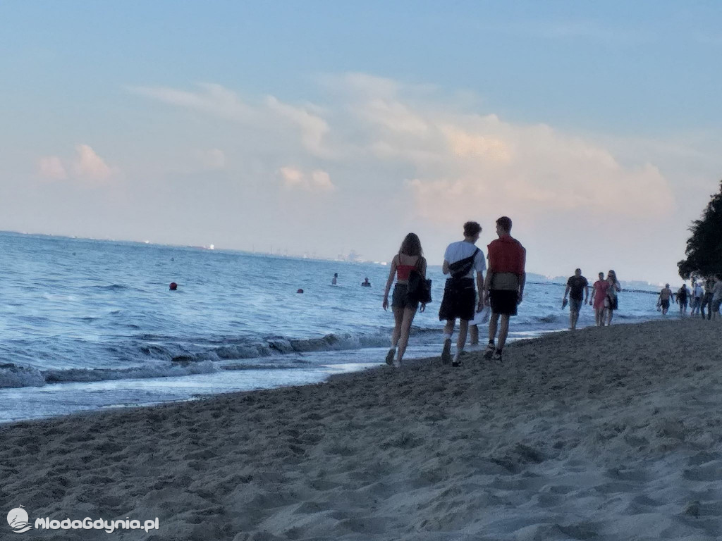 Redłowo plaża - kąpią się mimo zakazu 20.07.2020