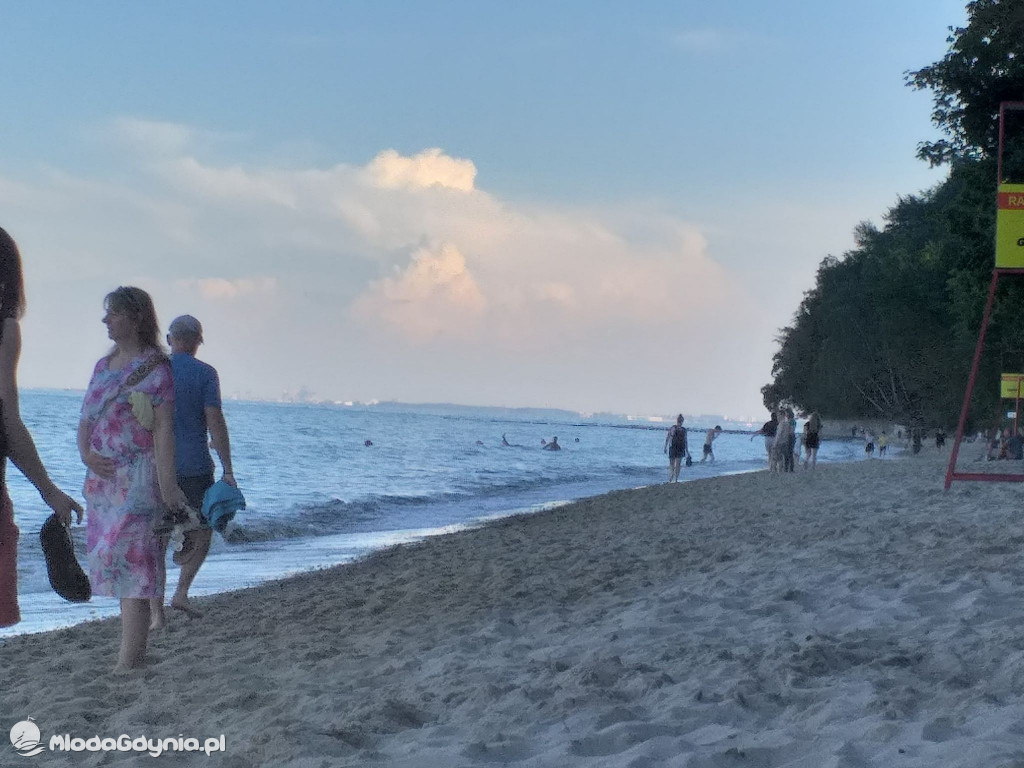 Redłowo plaża - kąpią się mimo zakazu 20.07.2020