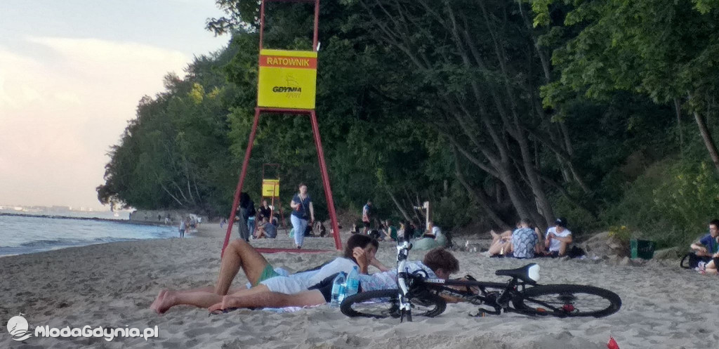 Redłowo plaża - kąpią się mimo zakazu 20.07.2020