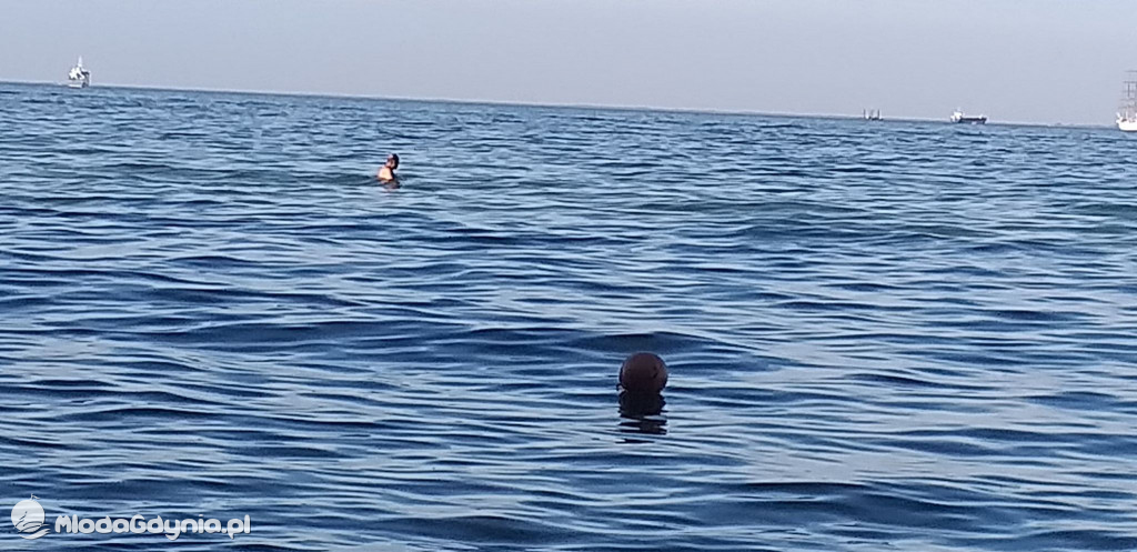 Redłowo plaża - kąpią się mimo zakazu 20.07.2020