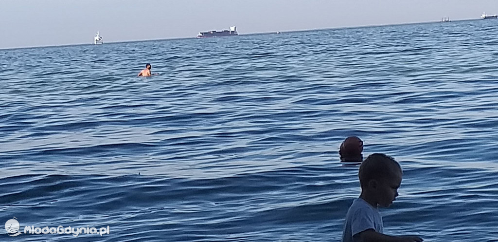 Redłowo plaża - kąpią się mimo zakazu 20.07.2020