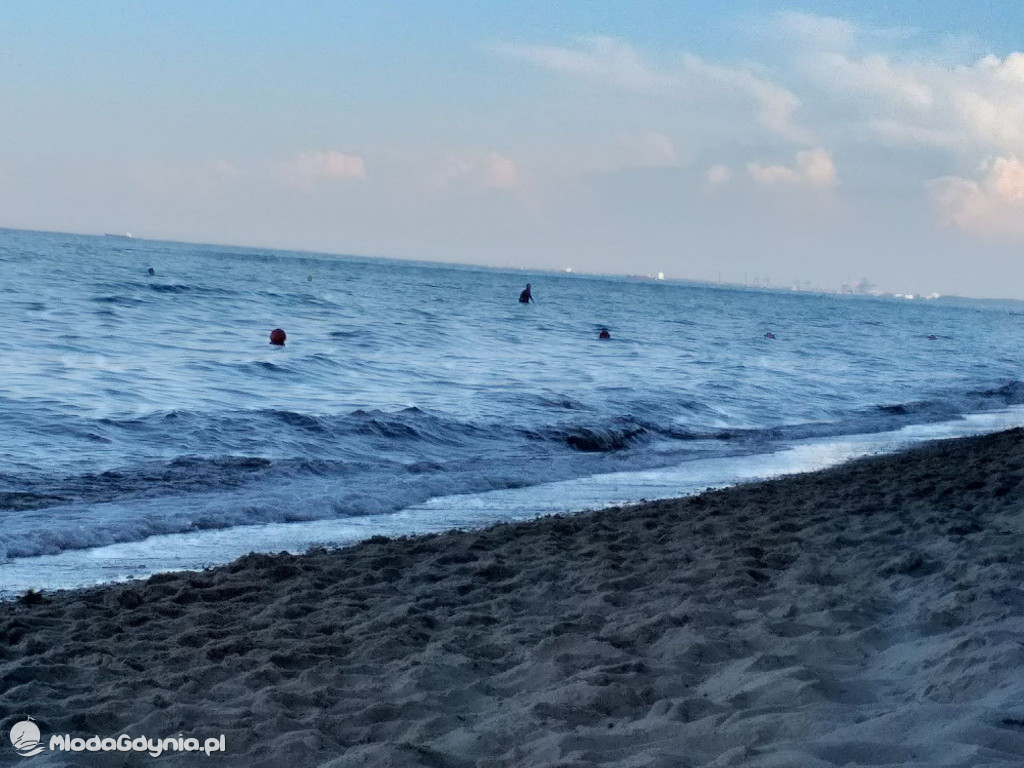 Redłowo plaża - kąpią się mimo zakazu 20.07.2020