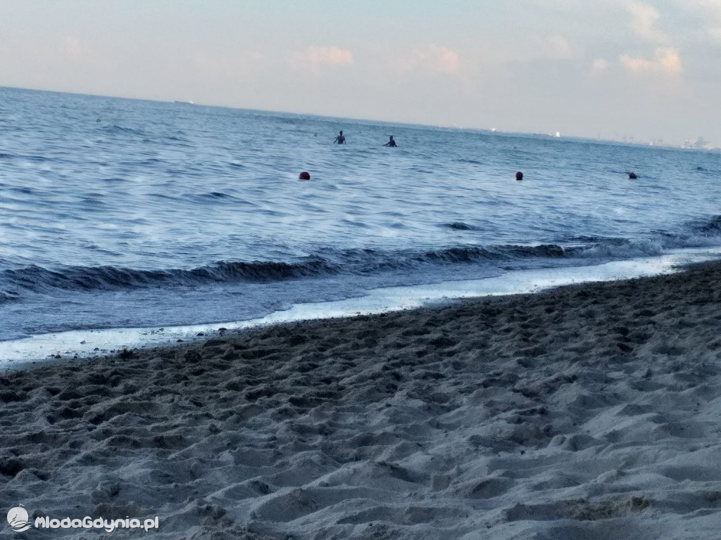 Redłowo plaża - kąpią się mimo zakazu 20.07.2020