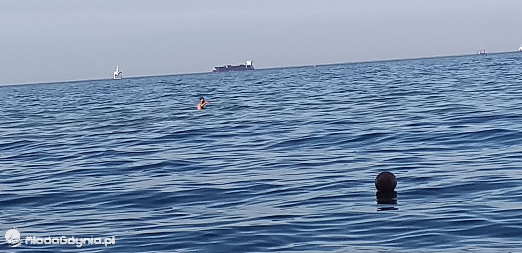 Redłowo plaża - kąpią się mimo zakazu 20.07.2020