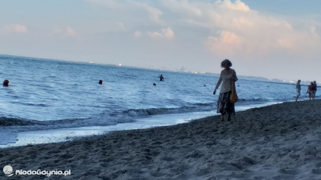 Redłowo plaża - kąpią się mimo zakazu 20.07.2020