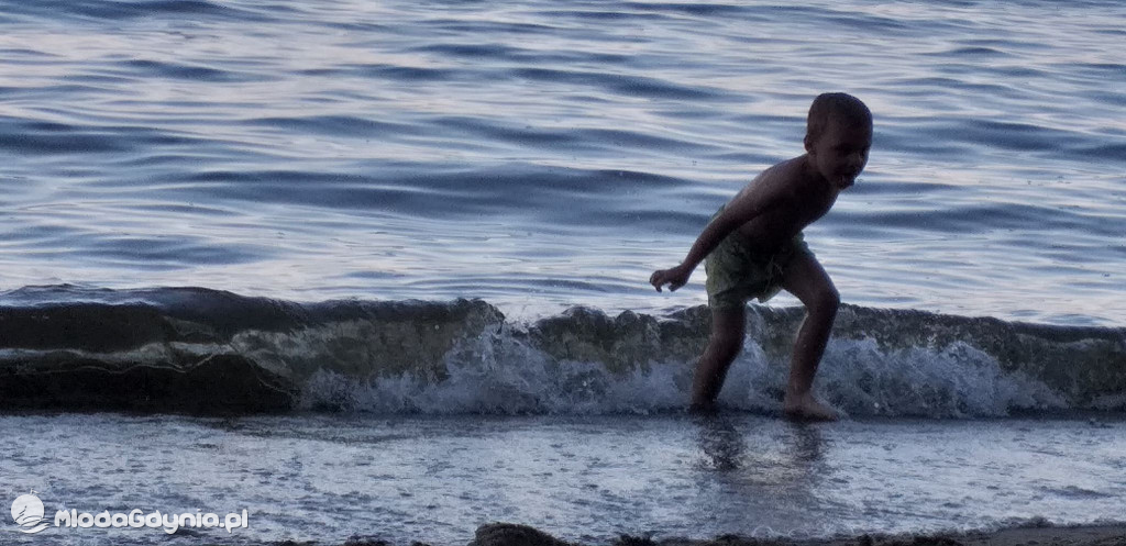 Redłowo plaża - kąpią się mimo zakazu 20.07.2020