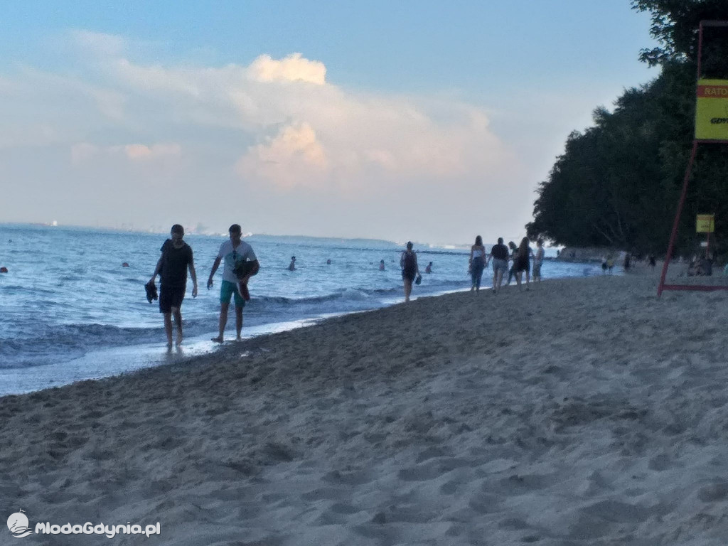 Redłowo plaża - kąpią się mimo zakazu 20.07.2020