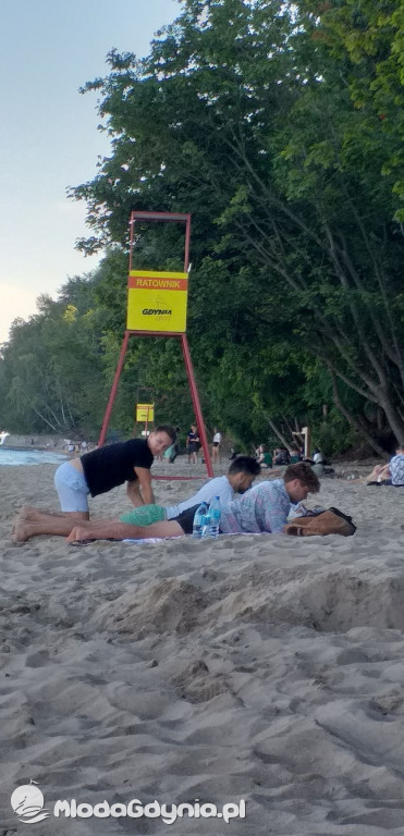 Redłowo plaża - kąpią się mimo zakazu 20.07.2020