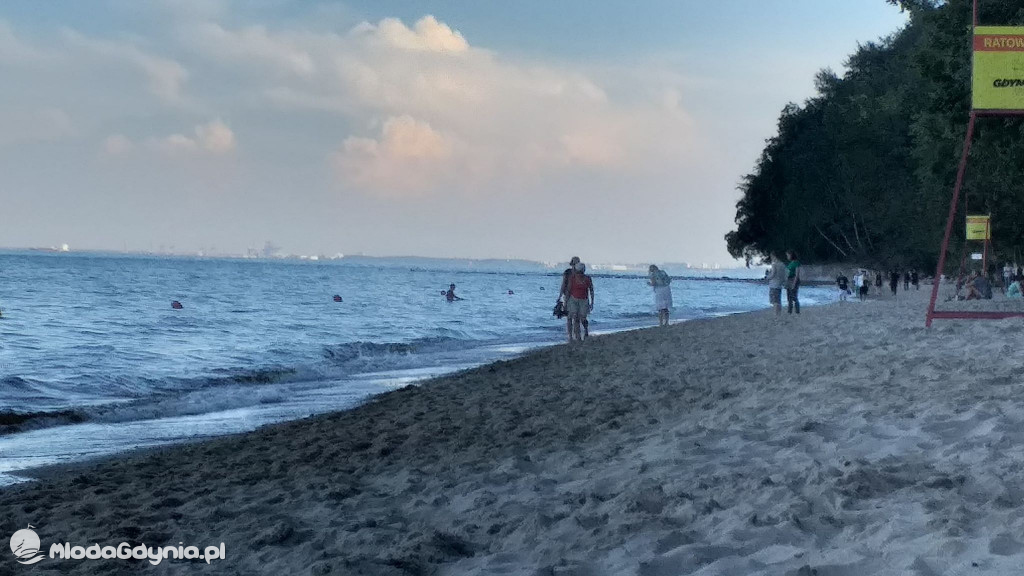 Redłowo plaża - kąpią się mimo zakazu 20.07.2020