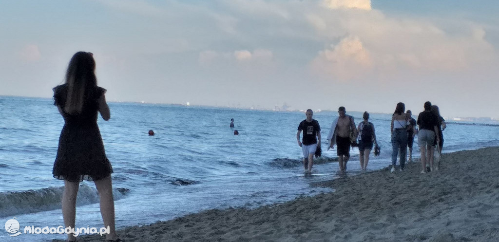 Redłowo plaża - kąpią się mimo zakazu 20.07.2020