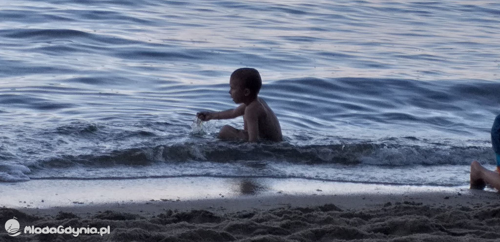 Redłowo plaża - kąpią się mimo zakazu 20.07.2020