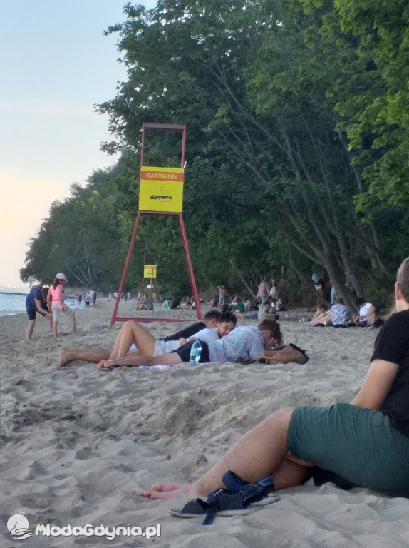 Redłowo plaża - kąpią się mimo zakazu 20.07.2020